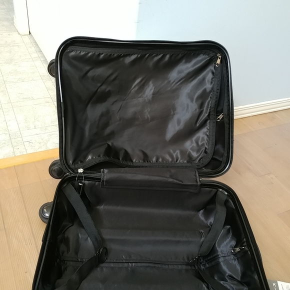 Sanrio Cinnamoroll & Milk Winter Magic Luggage Bag - Picture 5 of 5